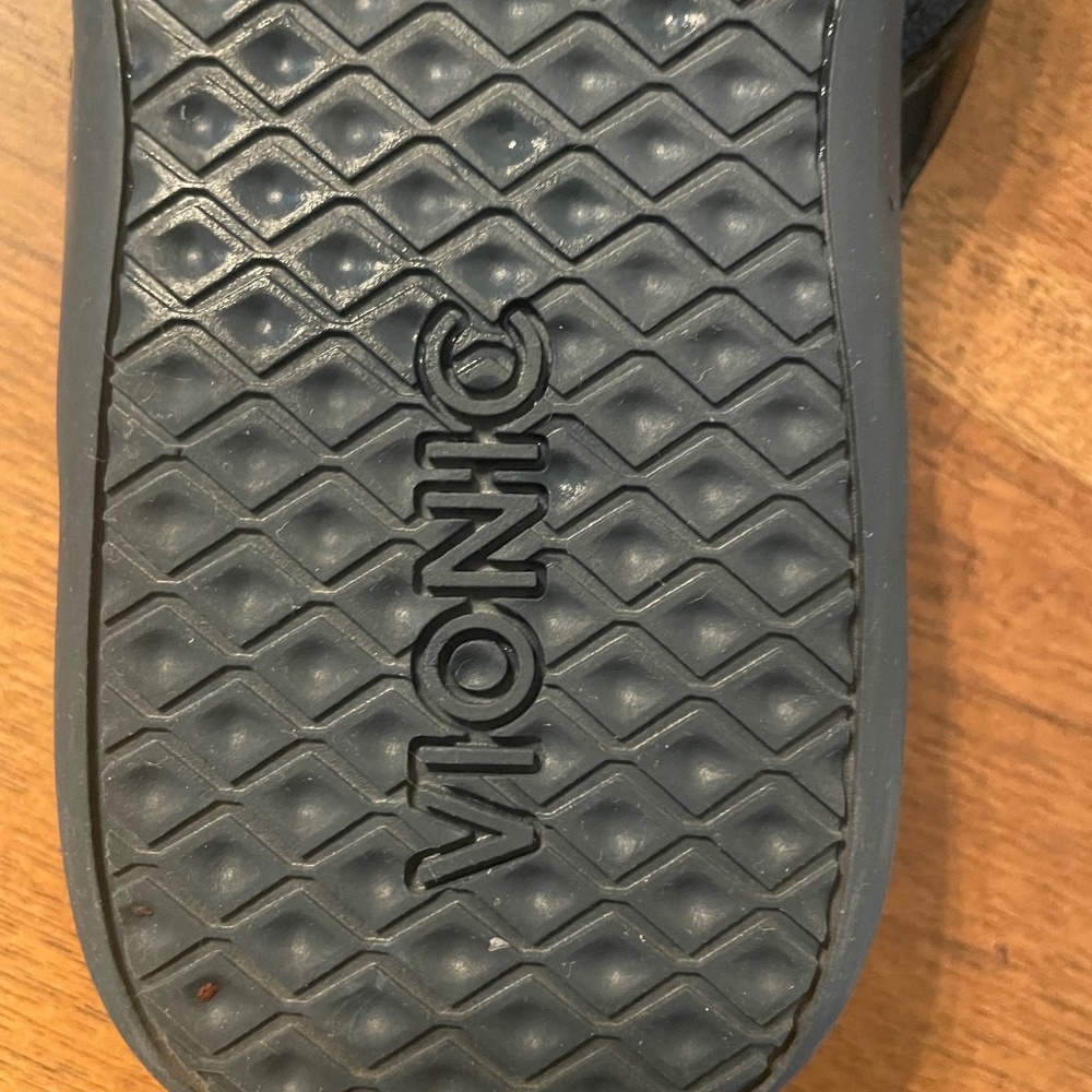 Vionic Navy Flip Flops Size 7 - Picture 4 of 6
